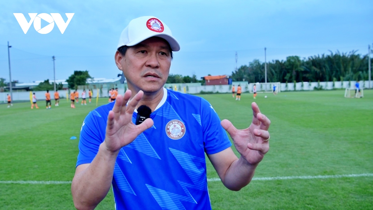 HLV Vũ Tiến Thành nhắc lại ký ức đau lòng khi thua tan nát Hà Nội FC